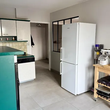 Apartment Spacious With Balcony