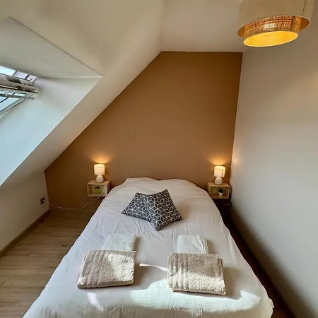 Spacious With Balcony *